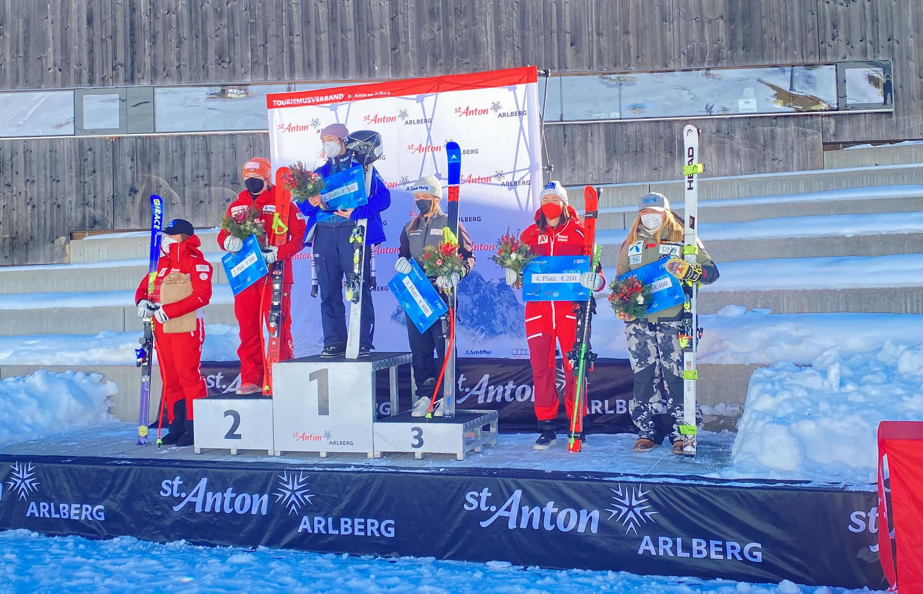 Price giving, Wednesday, 26.01.2022, St. Anton am Arlberg. From left to right: Viktoria Buergler (AUT, winner special price U18), Juliana Sutter (SUI, 2nd), Esther Paslier (FRA, 1st), Livia Rossi (SUI, 3rd), Lena Wechner (AUT,4th), Inni Holm Wembstad (NOR, 5th)